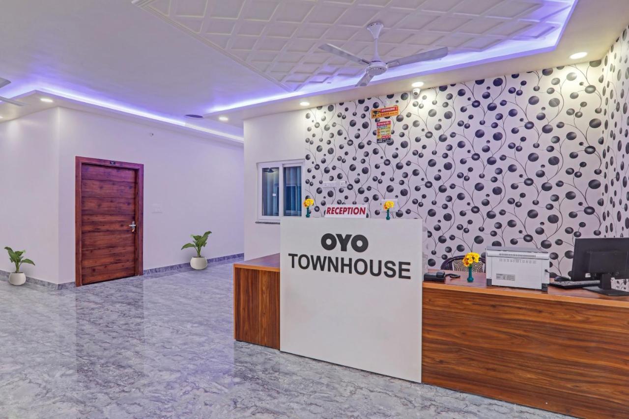 Townhouse P.S.Palace Near Amausi Metro Station Lucknow Exterior foto