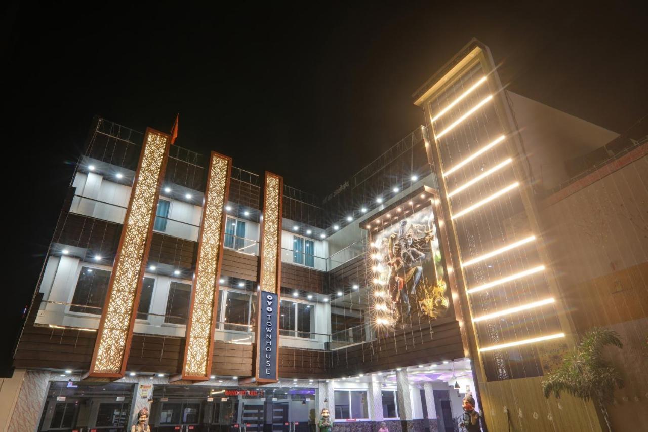 Townhouse P.S.Palace Near Amausi Metro Station Lucknow Exterior foto