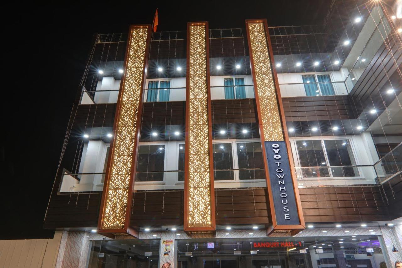 Townhouse P.S.Palace Near Amausi Metro Station Lucknow Exterior foto