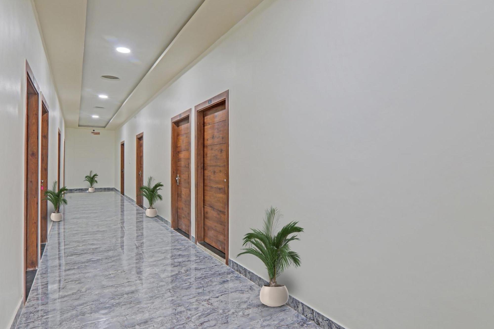 Townhouse P.S.Palace Near Amausi Metro Station Lucknow Exterior foto
